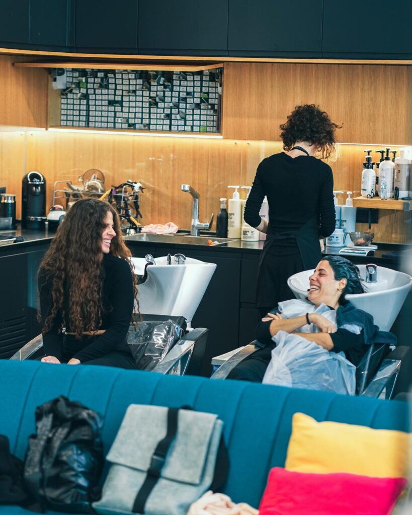 איזה סוג שיער יש לי? סוגי שיער ותלתלים